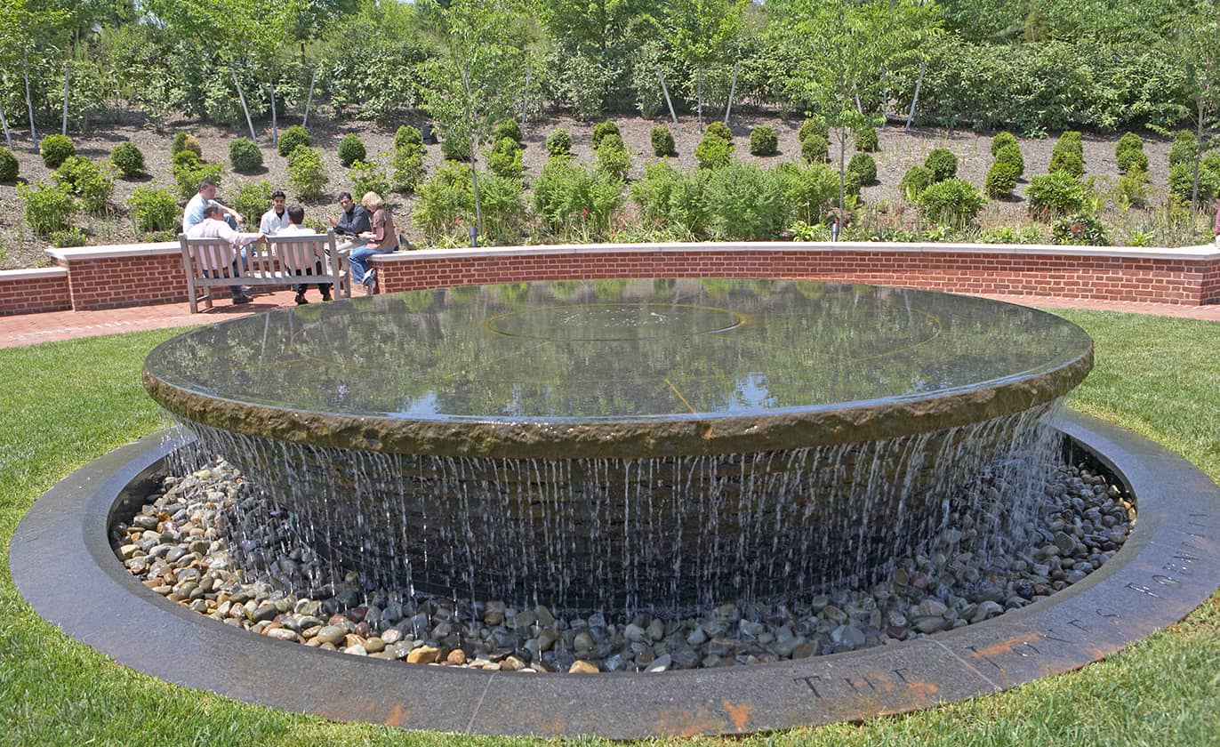 Circular fountain at Thomas Jefferson garden